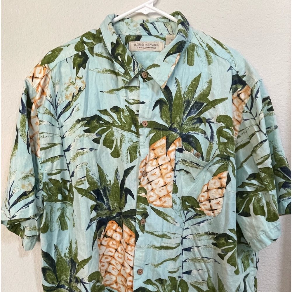 Men’s short sleeve Island Republic Hawaiian shirt.